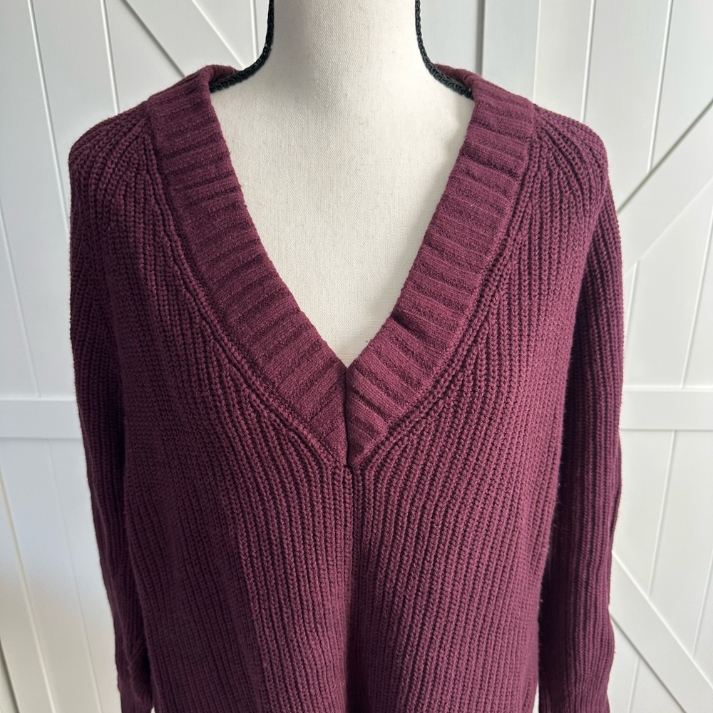 Express Oversized Burgundy Chunky Knit V-Neck Sweater XS | Hi-Low Hem Cozy - Picture 2 of 5